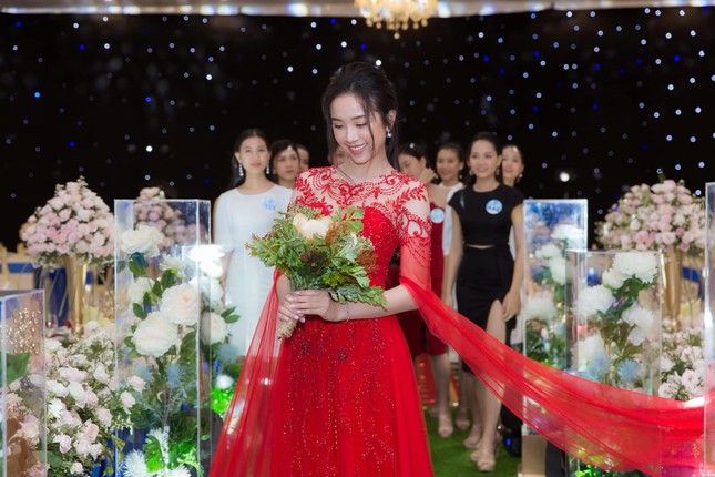 Á hậu Thúy An tiết lộ lý do cưới muộn hơn dự định và đã 'mơ về ngôi nhà và những đứa trẻ' ảnh 5