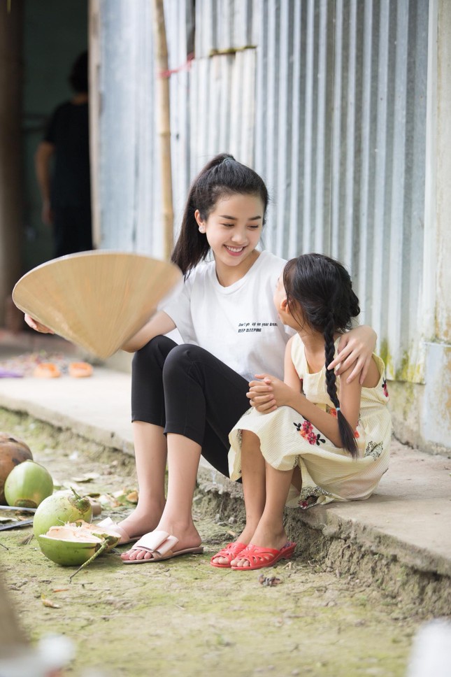 Á hậu Thúy An tiết lộ lý do cưới muộn hơn dự định và đã 'mơ về ngôi nhà và những đứa trẻ' ảnh 4