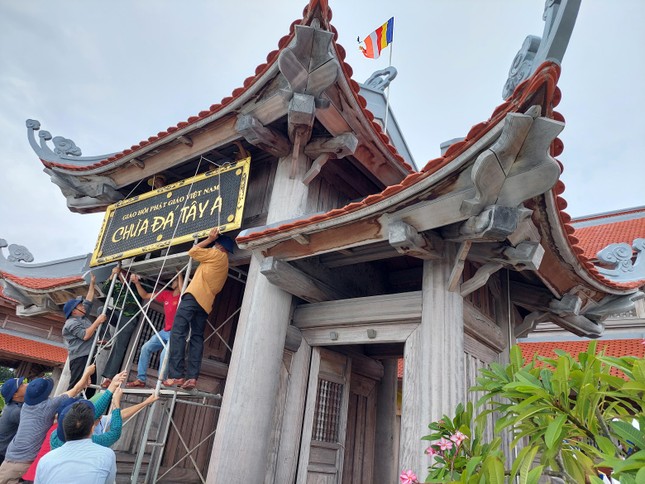 Ánh đạo vàng trên biển lớn, kỳ 2: Thăm quần thể 9 ngôi chùa Việt giữa Trường Sa ảnh 5