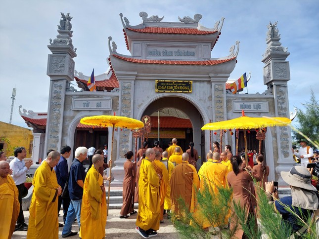 Ánh đạo vàng trên biển lớn, kỳ 2: Thăm quần thể 9 ngôi chùa Việt giữa Trường Sa ảnh 3
