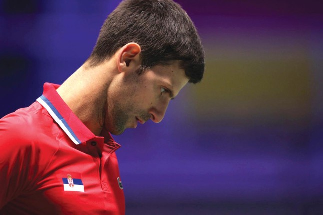 Djokovic đối mặt nguy cơ mất ngôi vị số 1 thế giới ảnh 1