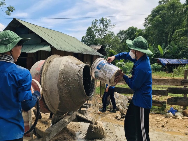 Về với bà con vùng biên ảnh 1