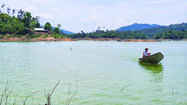 Có một Robinson giữa lòng hồ thủy điện ảnh 2
