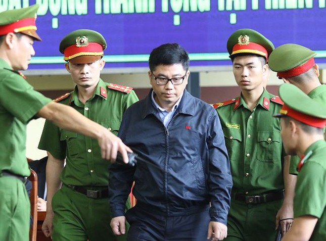 Miễn truy cứu hình sự tội đưa hối lộ vụ đánh bạc nghìn tỷ