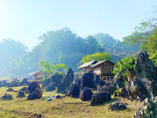 Làng nguyên thủy giữa cao nguyên Mộc Châu ảnh 2