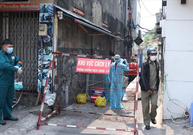 TPHCM phong tỏa hàng loạt khu dân cư ảnh 1
