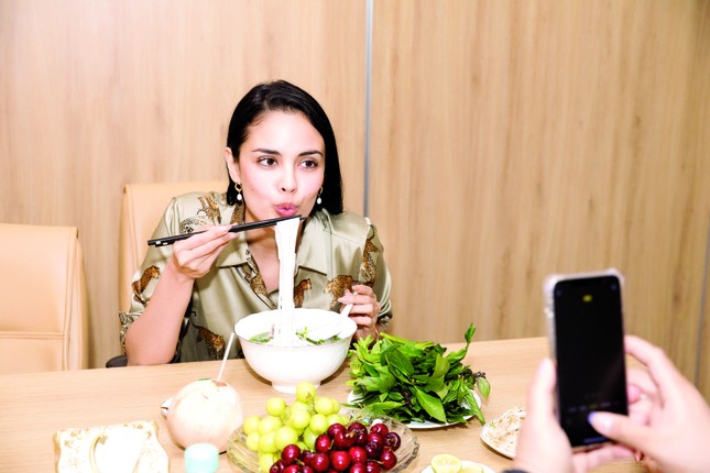 Miss world & số Tết Tiền Phong ảnh 2