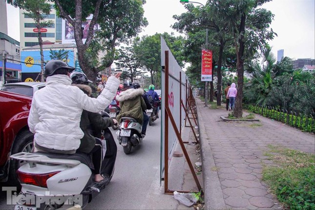 Hà Nội đồng loạt xén vỉa hè, mở rộng đường ảnh 1