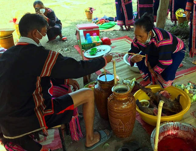 Đầu năm, người Gia Rai cúng thần buôn để cầu an ảnh 3