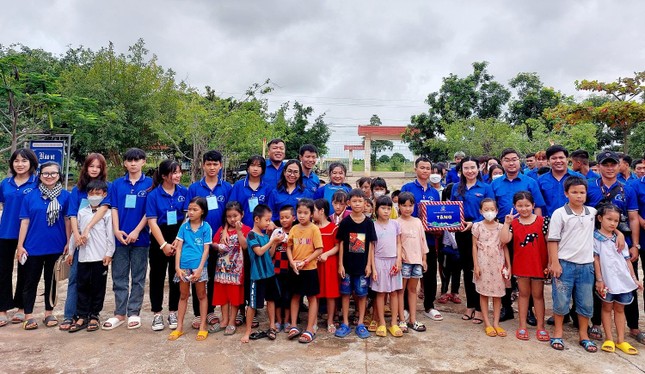 Trung ương Đoàn thăm đội hình tình nguyện tại huyện biên giới tỉnh Đắk Lắk ảnh 2