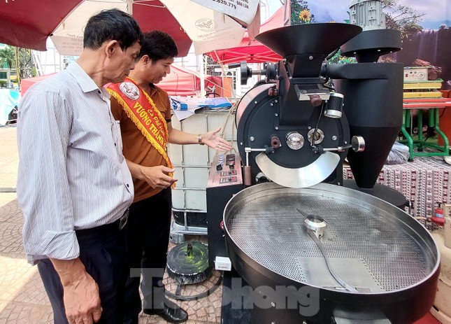 Trải nghiệm rang cà phê tại lễ hội ‘Đêm trắng Ban Mê’ ảnh 3
