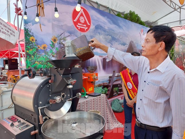 Trải nghiệm rang cà phê tại lễ hội ‘Đêm trắng Ban Mê’ ảnh 2
