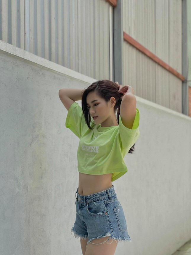 Phong cách thời trang ngày càng 'thăng hạng' của Hoa hậu Đỗ Thị Hà ảnh 6