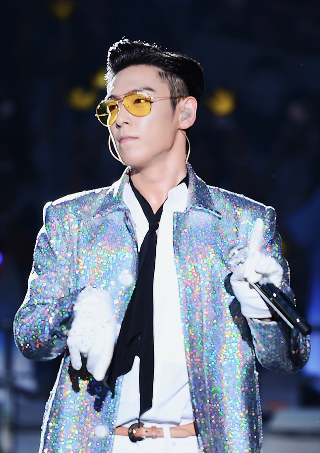 T.O.P (Big Bang) vô tình tiết lộ sở hữu thẻ đen chỉ 0.05% người giàu nhất Hàn Quốc mới có ảnh 1
