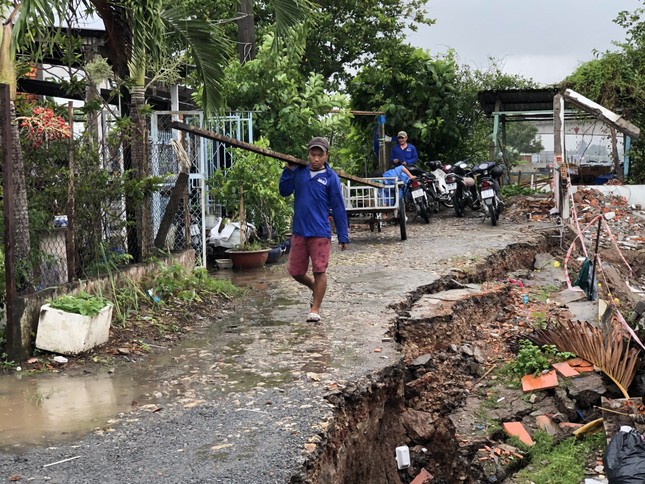 Sông Cần Thơ không ngừng sạt lở, dân bỏ nhà tìm chỗ ở đậu ảnh 8