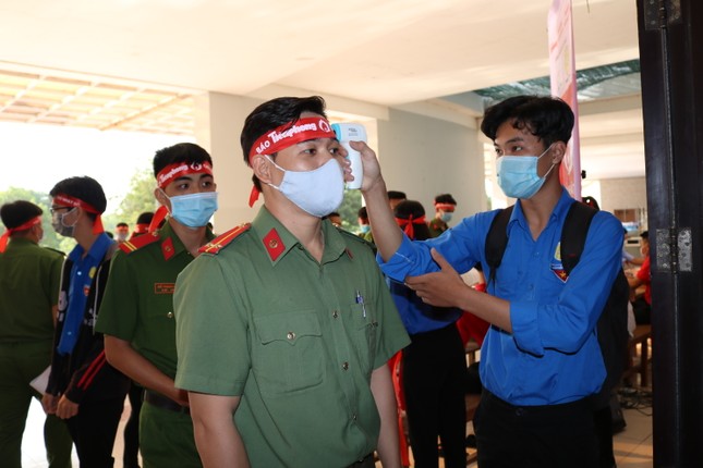 Hơn 100 cán bộ, chiến sĩ Công an tỉnh An Giang tham gia Chủ nhật Đỏ ảnh 5