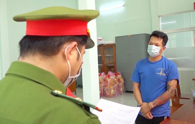 'Con bạc' hành hung người thi hành công vụ hòng thoát thân ảnh 1