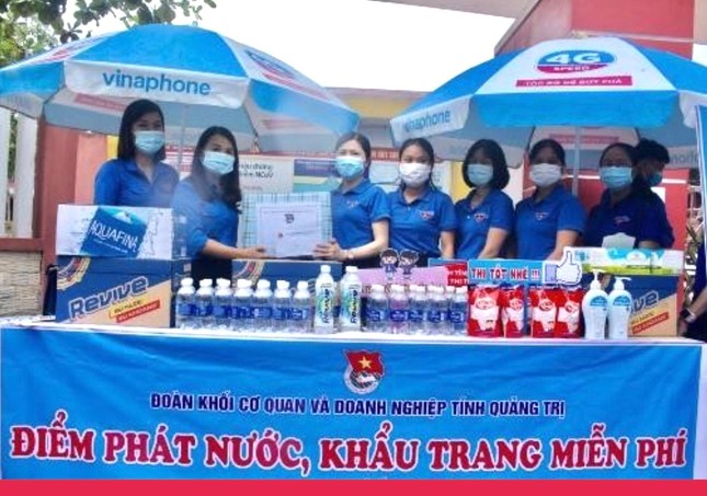 'Áo xanh' Quảng Trị tiếp sức mùa thi: Hỗ trợ ăn sáng, trưa cho thí sinh huyện nghèo rẻo cao ảnh 1