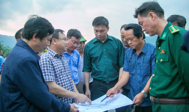 Làm đường tạm để thông tuyến lên Cửa khẩu Quốc tế La Lay ảnh 2