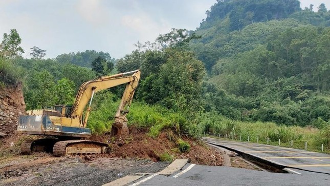 Làm đường tạm để thông tuyến lên Cửa khẩu Quốc tế La Lay ảnh 1