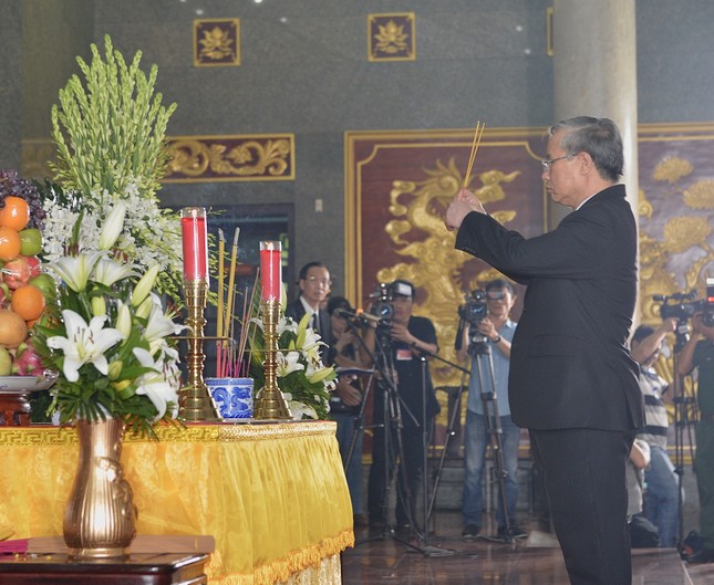 Lãnh đạo Đảng, nhà nước viếng nhà tình báo huyền thoại Trần Quốc Hương ảnh 2