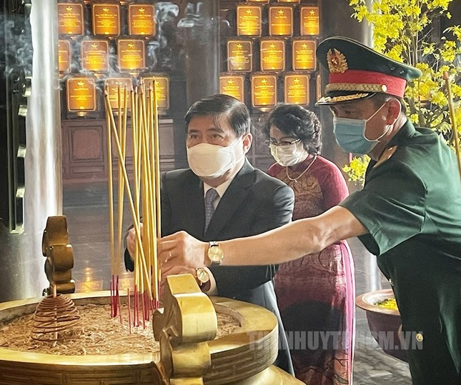 Phó Thủ tướng Trương Hòa Bình, Bí thư Nguyễn Văn Nên họp mặt truyền thống cách mạng ở TPHCM ảnh 3