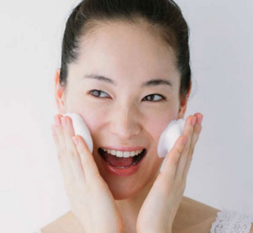 Rửa mặt sai cách, dễ lão hóa da ảnh 1