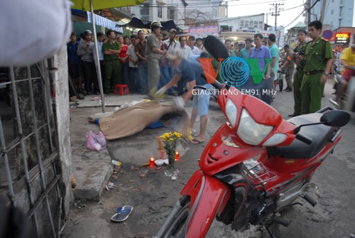 Bỏ bạn bất tỉnh, nam thanh niên rời khỏi hiện trường ảnh 2