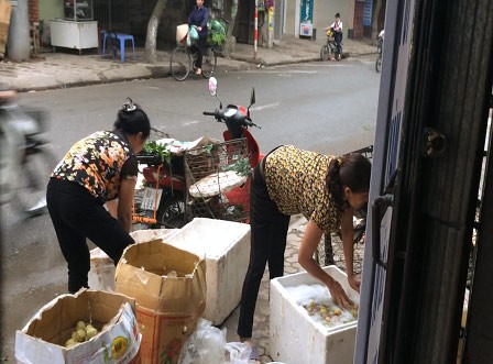 Làm sạch đào bằng nước xà phòng ảnh 1