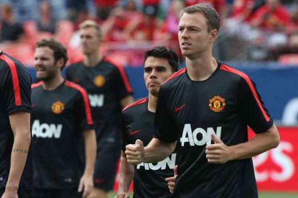 Cầu thủ Man United bị theo dõi hơn cả tù nhân ảnh 1