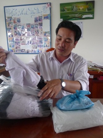 Bí Thư đoàn chuyên lo đồng phục, sách vở… cho học sinh nghèo ảnh 1
