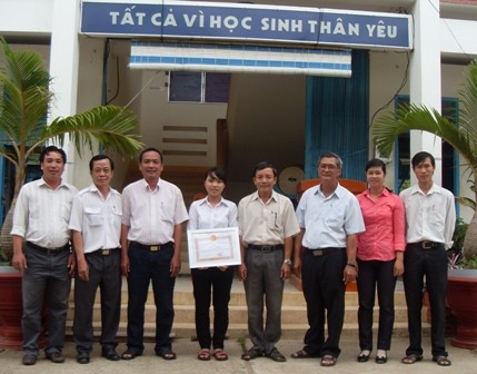 Bí Thư đoàn chuyên lo đồng phục, sách vở… cho học sinh nghèo ảnh 2