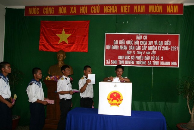 Quân dân Trường Sa nô nức đi bầu cử ảnh 7