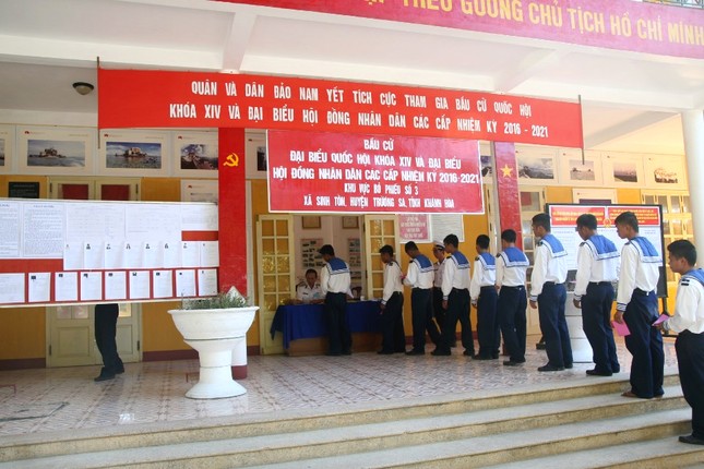 Quân dân Trường Sa nô nức đi bầu cử ảnh 6