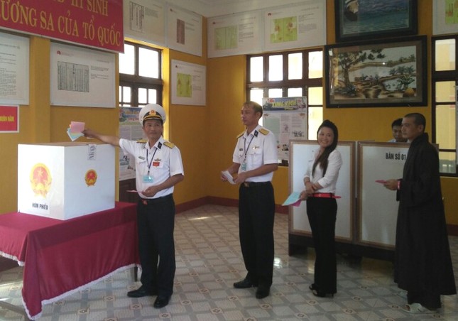 Quân dân Trường Sa nô nức đi bầu cử ảnh 2