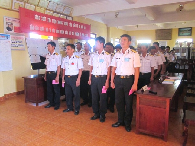 Quân dân Trường Sa nô nức đi bầu cử ảnh 4
