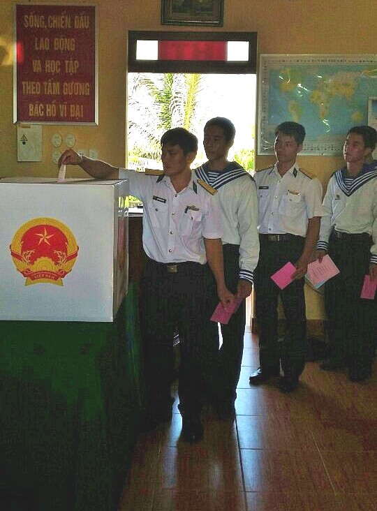 Quân dân Trường Sa nô nức đi bầu cử ảnh 5