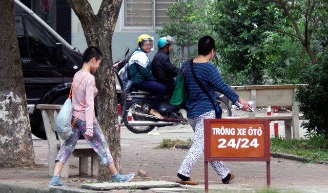 Hà Nội: Mẹ nhiều năm nhốt con gái 11 tuổi, không cho đi học ảnh 1