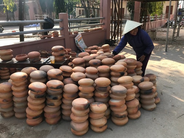 Cây thông Noel độc nhất vô nhị, được làm từ 6.000 nồi đất nung ảnh 4