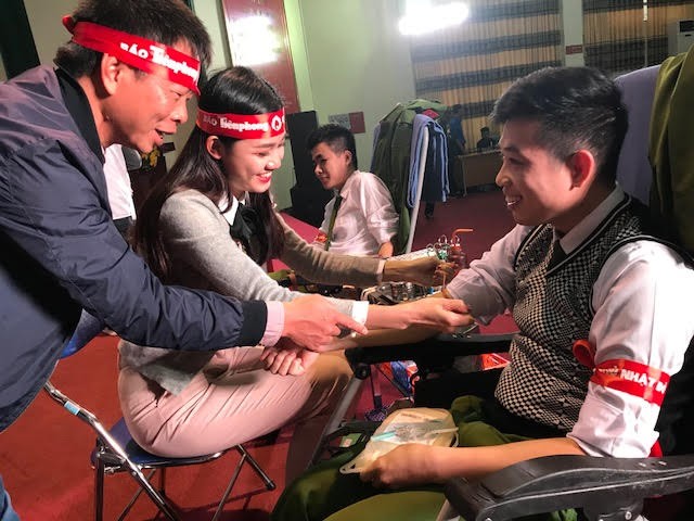 Chủ Nhật Đỏ trên quê hương Nguyễn Viết Xuân: Giọt máu ấm lại mùa đông ảnh 1