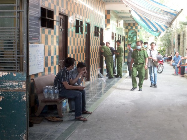 Người đàn bà đâm chết bạn tình rồi tự tử trong nhà nghỉ ảnh 1