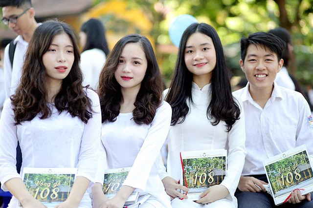 Ngắm vẻ đẹp của nữ sinh trường Bưởi trong tà áo dài ngày bế giảng ảnh 2