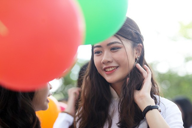 Ngắm vẻ đẹp của nữ sinh trường Bưởi trong tà áo dài ngày bế giảng ảnh 5