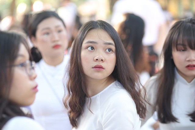 Ngắm vẻ đẹp của nữ sinh trường Bưởi trong tà áo dài ngày bế giảng ảnh 6