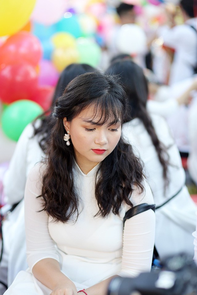 Ngắm vẻ đẹp của nữ sinh trường Bưởi trong tà áo dài ngày bế giảng ảnh 7