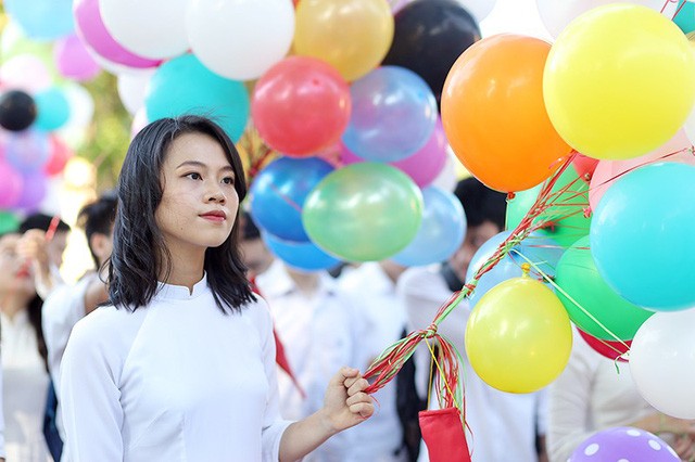 Ngắm vẻ đẹp của nữ sinh trường Bưởi trong tà áo dài ngày bế giảng ảnh 8
