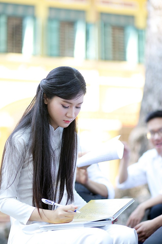 Ngắm vẻ đẹp của nữ sinh trường Bưởi trong tà áo dài ngày bế giảng ảnh 9