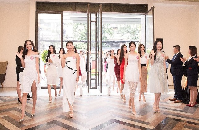 Léman Luxury Apartments chào đón 43 thí sinh HHVN 2018 đến nhà chung ảnh 2