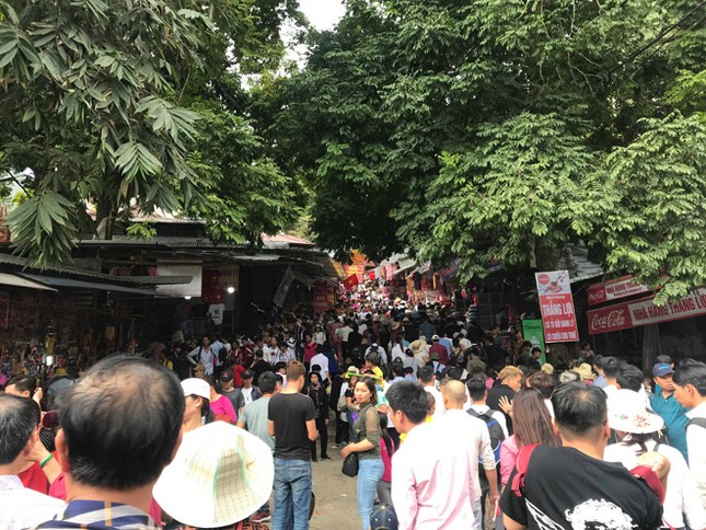 Chưa khai hội, chùa Hương đã 'thất thủ' vì hàng vạn người hành hương ảnh 5