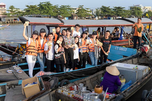 'Hành trình từ trái tim' đến với biển đảo và vùng núi cao ảnh 2